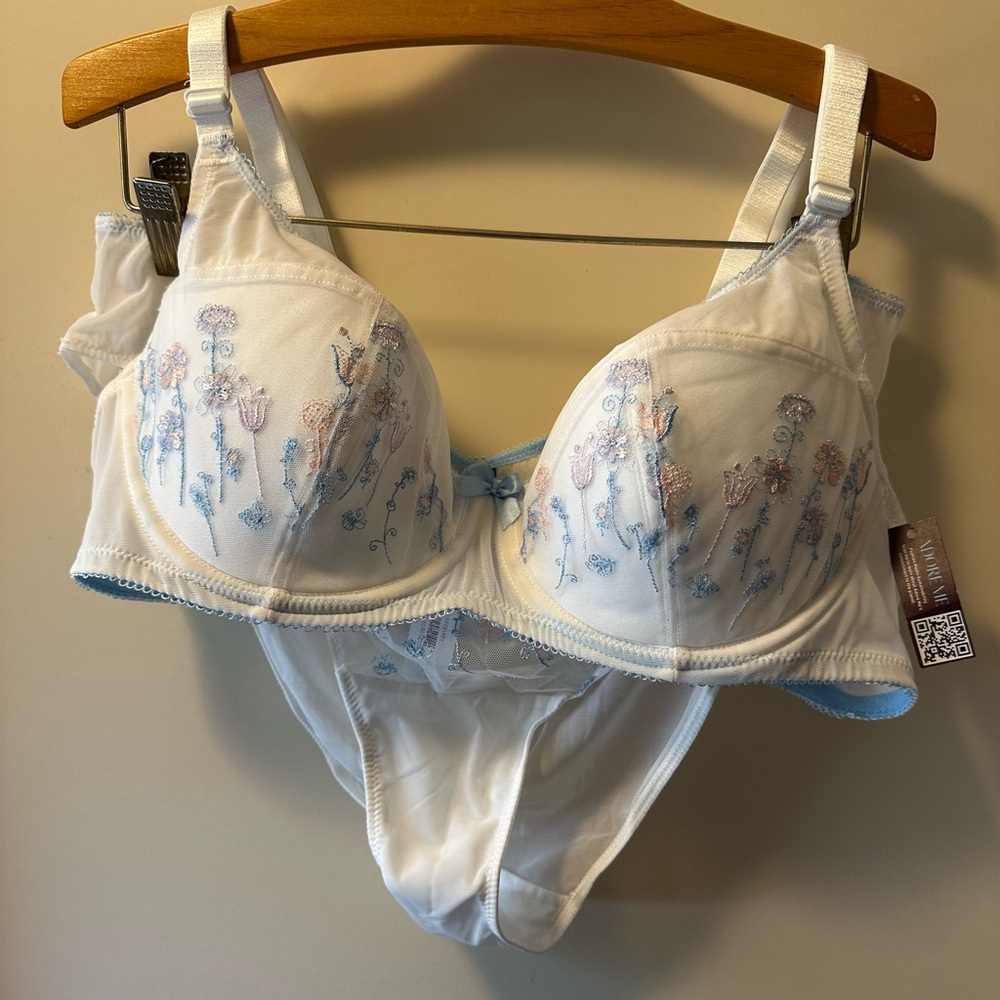 Adore Me White and Blue Floral Embroidered Full Coverage Bra